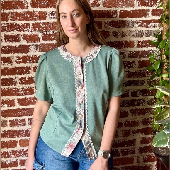 80s Vintage Good Times Sage Green Preppy Floral Button Down Blouse - Picture 4 of 8
